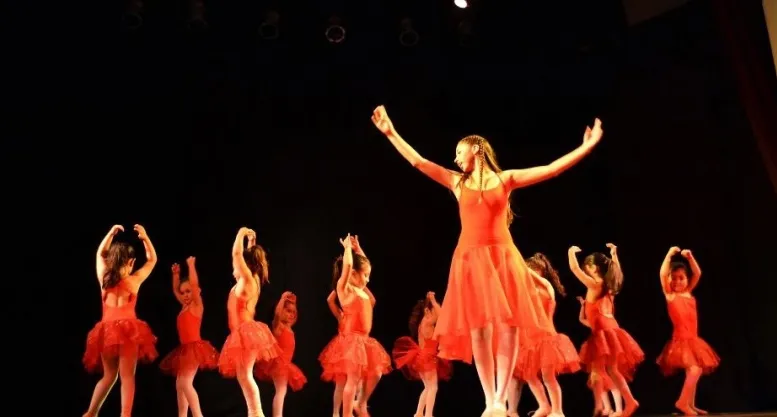 Academia de danza en la serena